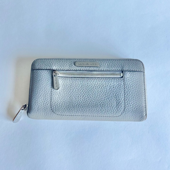 Michael Kors Grey Pebble Genuine Leather Zip Around Wallet - Picture 1 of 15